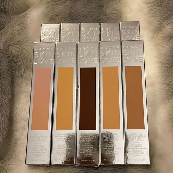 BECCA Cosmetics Skin Love  Blur Foundation - Picture 3 of 3